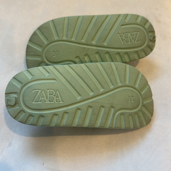 Zara Kids Green Sandals 31 - Picture 2 of 2